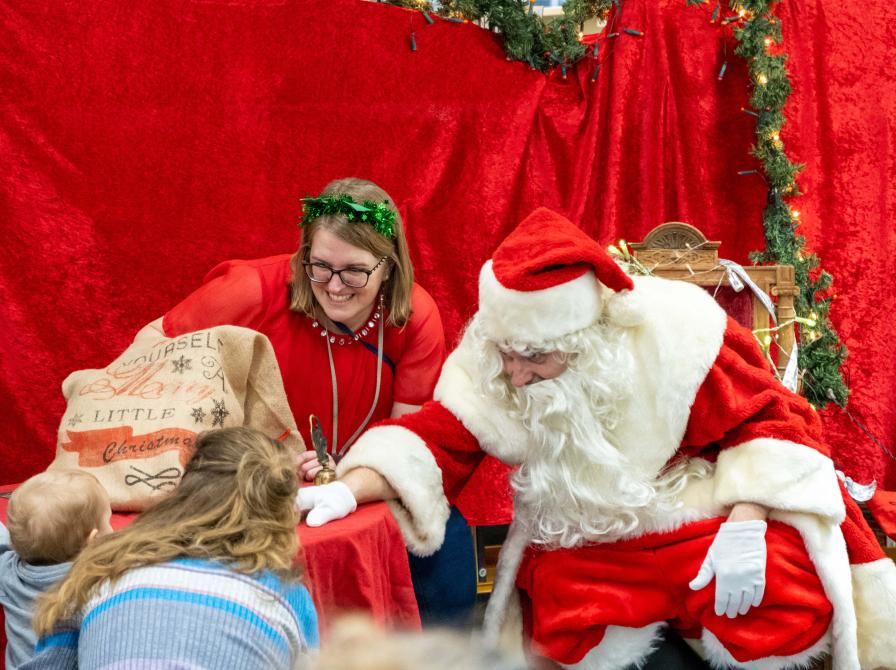 Julemanden besøger Flensborg Bibliotek