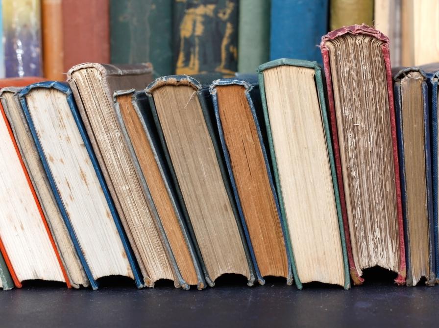 Gamlebøger på biblioteket.