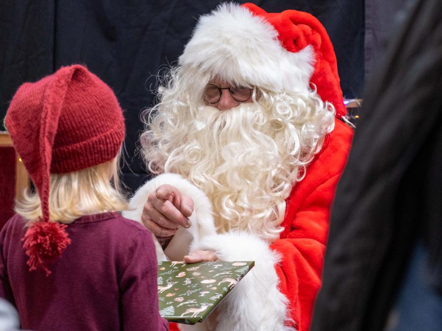 Julemanden besøger Flensborg Bibliotek